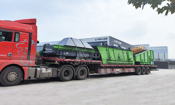 Zhongyi’s Obsolete Garbage Screening Equipment Is Sent To Guangxi: Workers Are Busy Loading The Truc